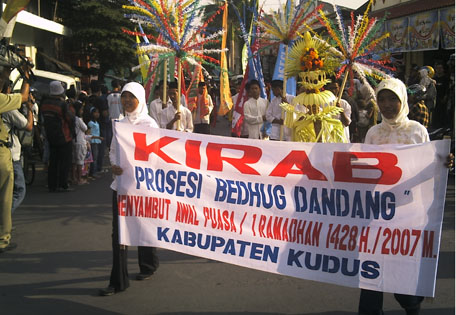 7 Tradisi Menyambut Bulan Ramadhan di Berbagai Daerah Indonesia