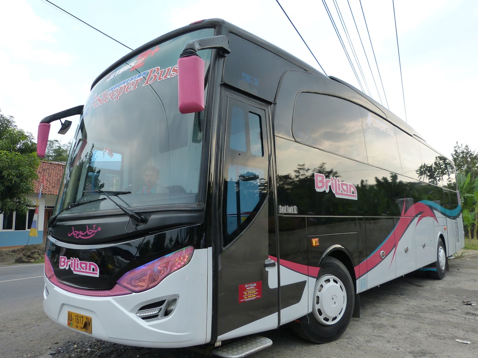 &#91;OM NAIK BUS YUK OM&#93; Ini Dia Bus-Bus Mewah Di Indonesia Yang Patut Agan Coba