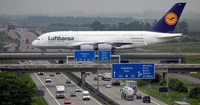 (keren) Jembatan Pesawat Udara di Leipzig/Halle Airport