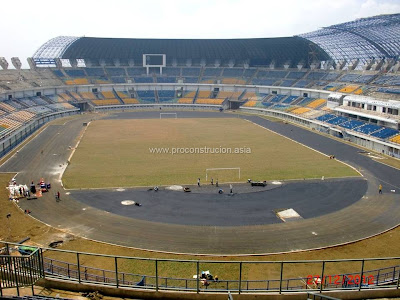 &#91;Proses&#93; Pekerjaan Rumput Lapangan Sepakbola Stadion Gedebage Kota Bandung