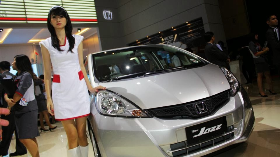 FOTO: Pesona SPG Sexy IIMS 2014 (Indonesia International Motor Show)