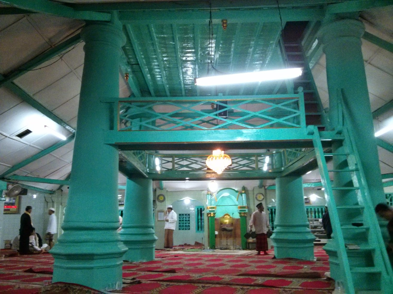 Usai Subuh Berjamaah di Masjid Tertua, Sandiaga Lari Pagi