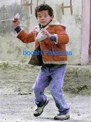FOTO-FOTO HEROIK PARA MUJAHID CILIK PALESTINA &quot;salut&quot;