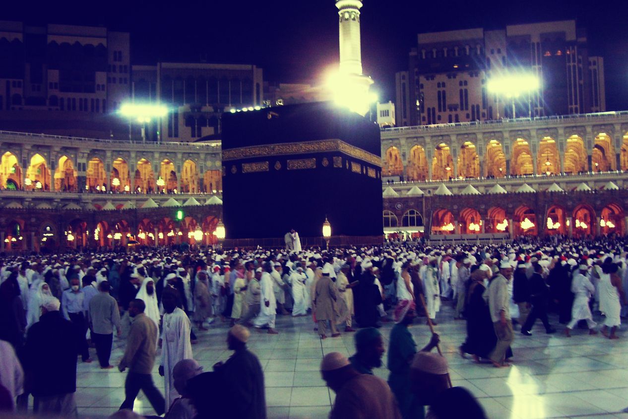 BOLEH GA SIH PAKE PAKAIAN BIASA DALEM MASJIDIL HARAM..??? INI PENAMPAKANNYA GAN.
