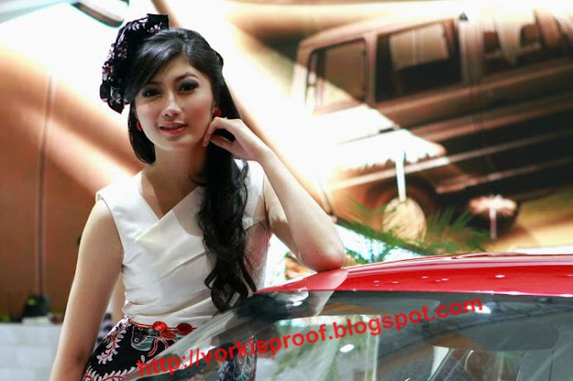 Spg Seksi dan Cantik IIMS 2012