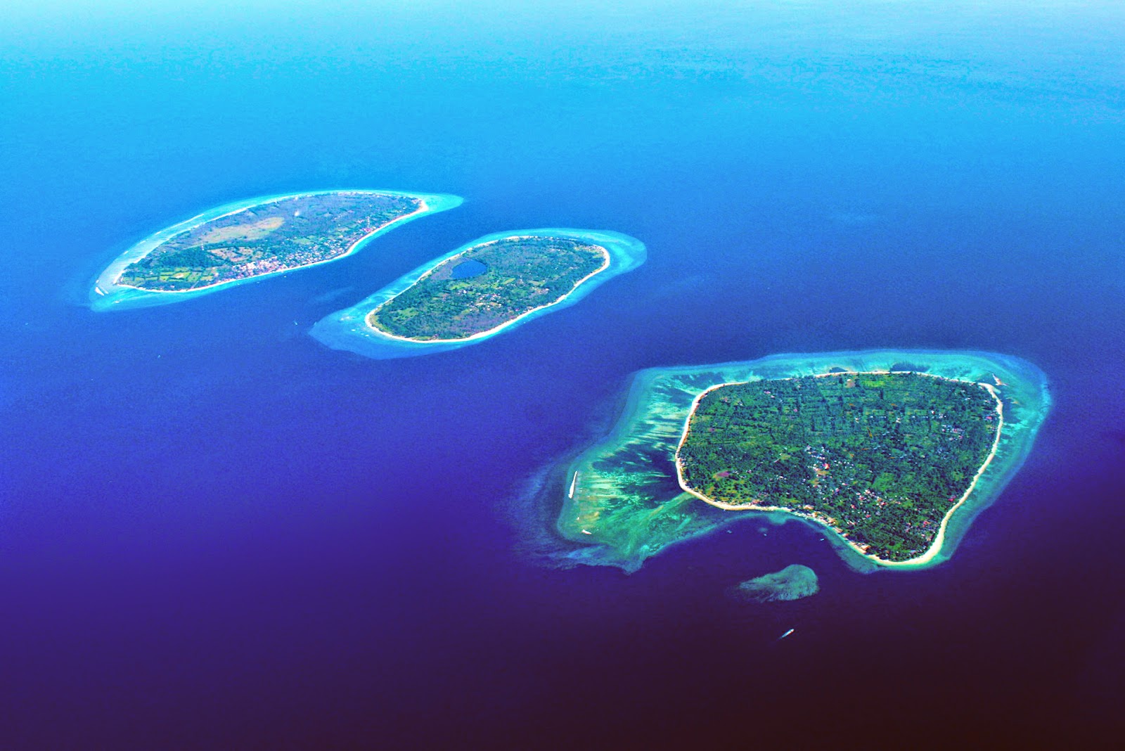 Pulau pulau mempesona yang ada di-Indonesia #pesona Indonesia