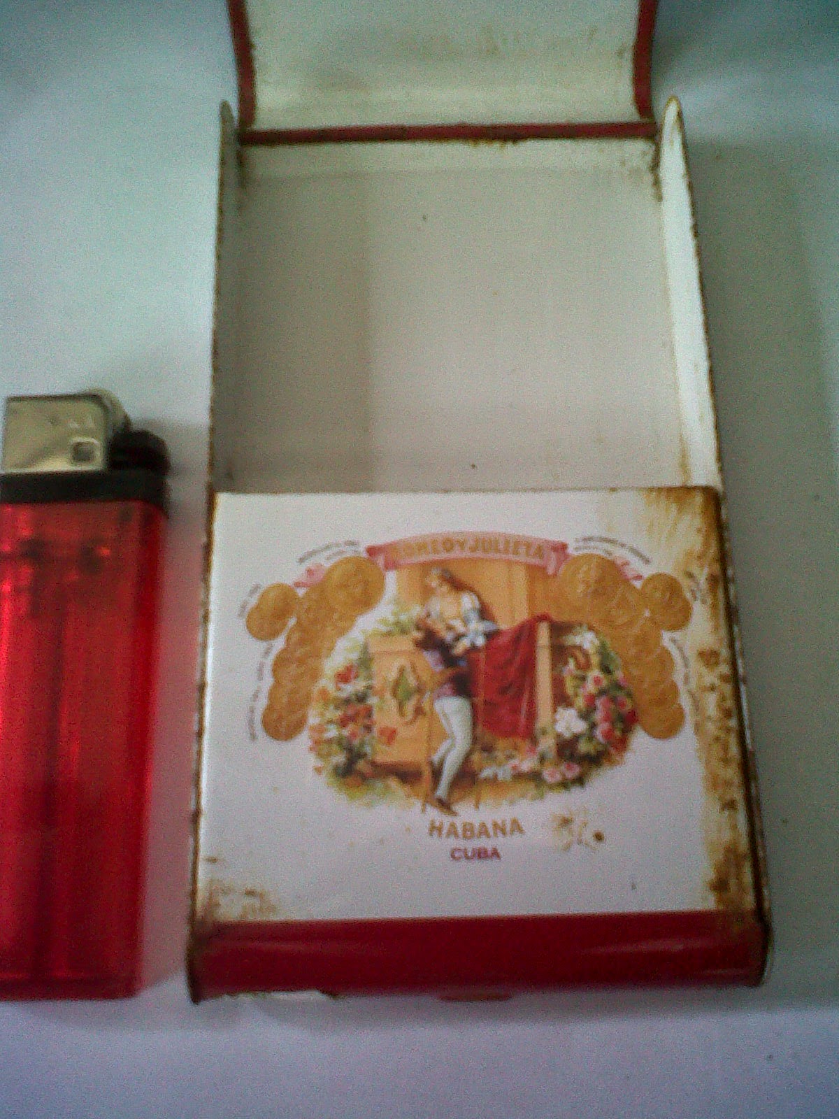 Tin Box Cerutu Romeo y Julieta