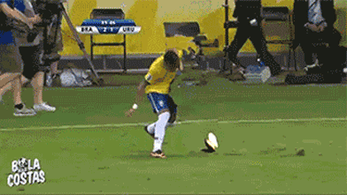 9-aksi-diving-pemain-top-dunia--layak--dapat-piala-oscar