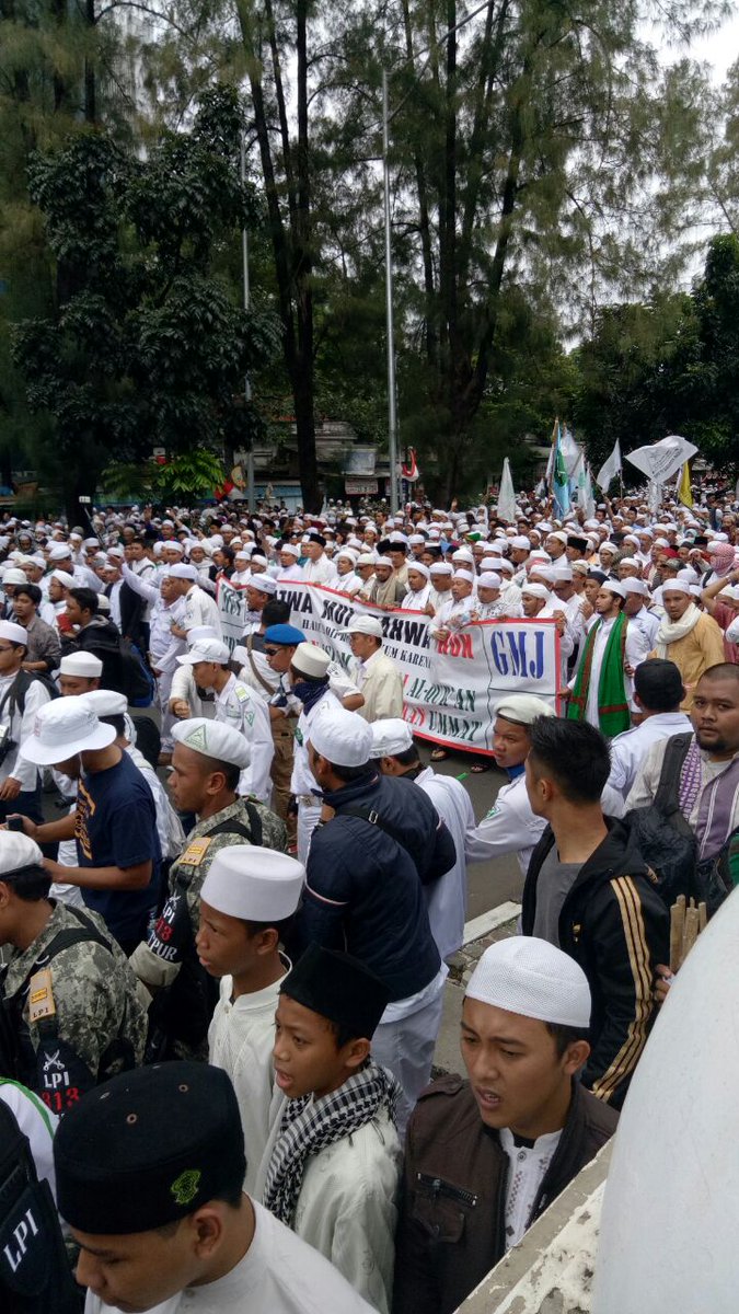 Inilah Foto-foto Ratusan Ribu Umat Islam Hadiri "Aksi Bela Islam"