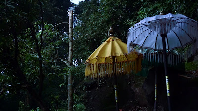 Mitos Air Awet Muda - Petirtaan Candi Jolotundo (banyak cewek cewek mandi disini)