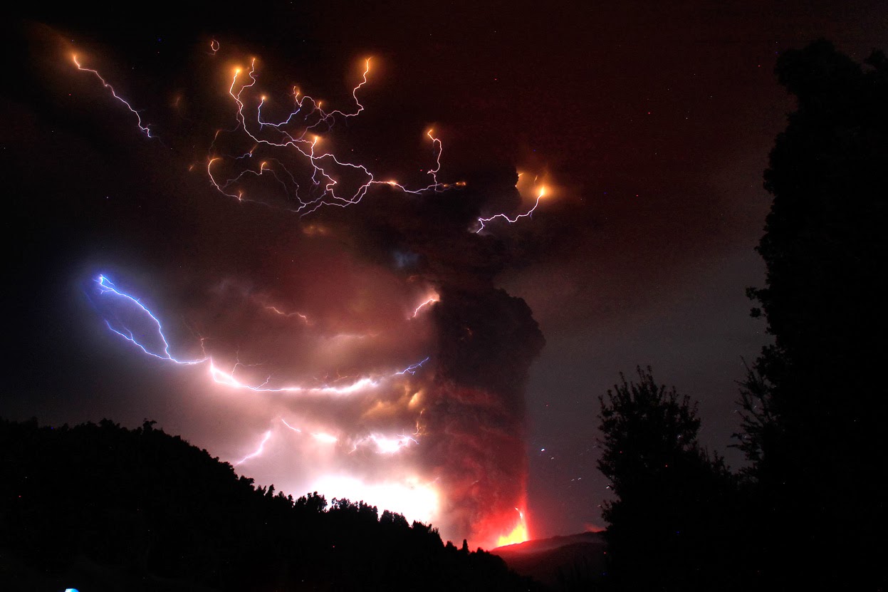 Petir Vulkanik ( Volcanic Lightning )