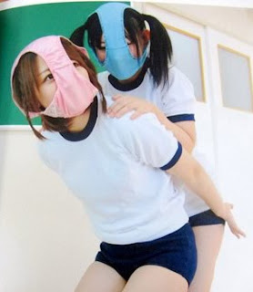 .: Jepang punya trend pake Sempak di muka dan Gigi Taring
