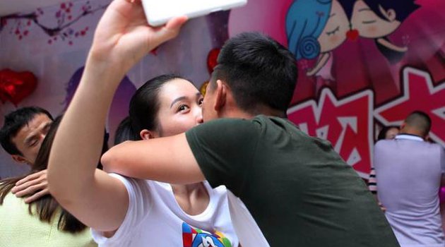 banyak-manfaat-saat-kita-berciuman-dengan-pasangan