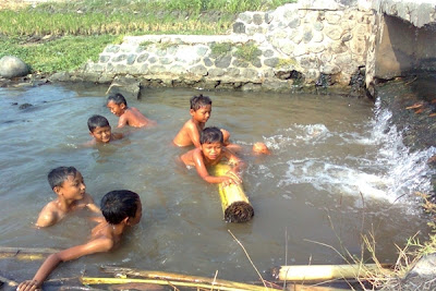 5 Permainan Jorok Sewaktu Kecil