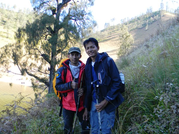 Foto Pevita, Junot dan Fedi Nuril syuting 5cm di Semeru