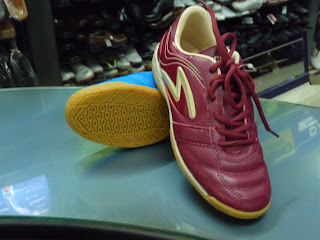 share-sepatu-futsal-yang-dipakai