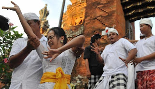 Ritual Adat Bali yang Unik dan Menarik