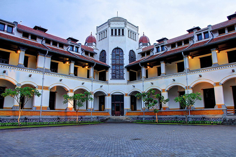 Melirik Lebih Dalam Sisi Keindahan dan Kemisteriusan Lawang sewu