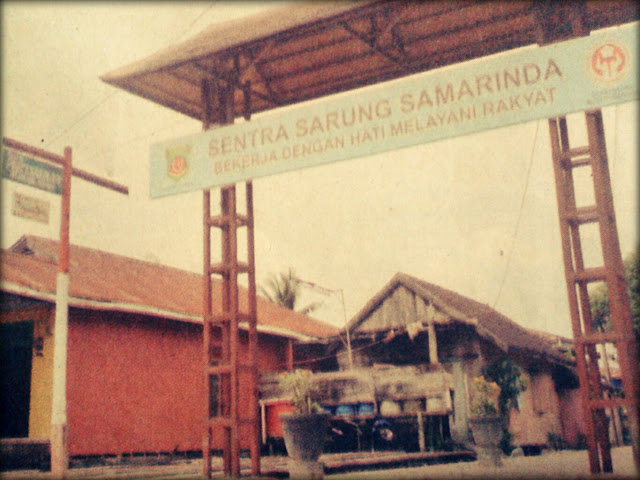 menengok uniknya gang pertenunan,pusat produksi sarung sutra samarinda