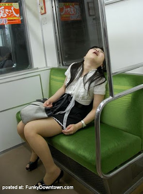 Pose Tidur Unik (Pic++)