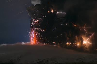 Volcanic Lightning, fenomena petir di atas letusan gunung berapi :cool