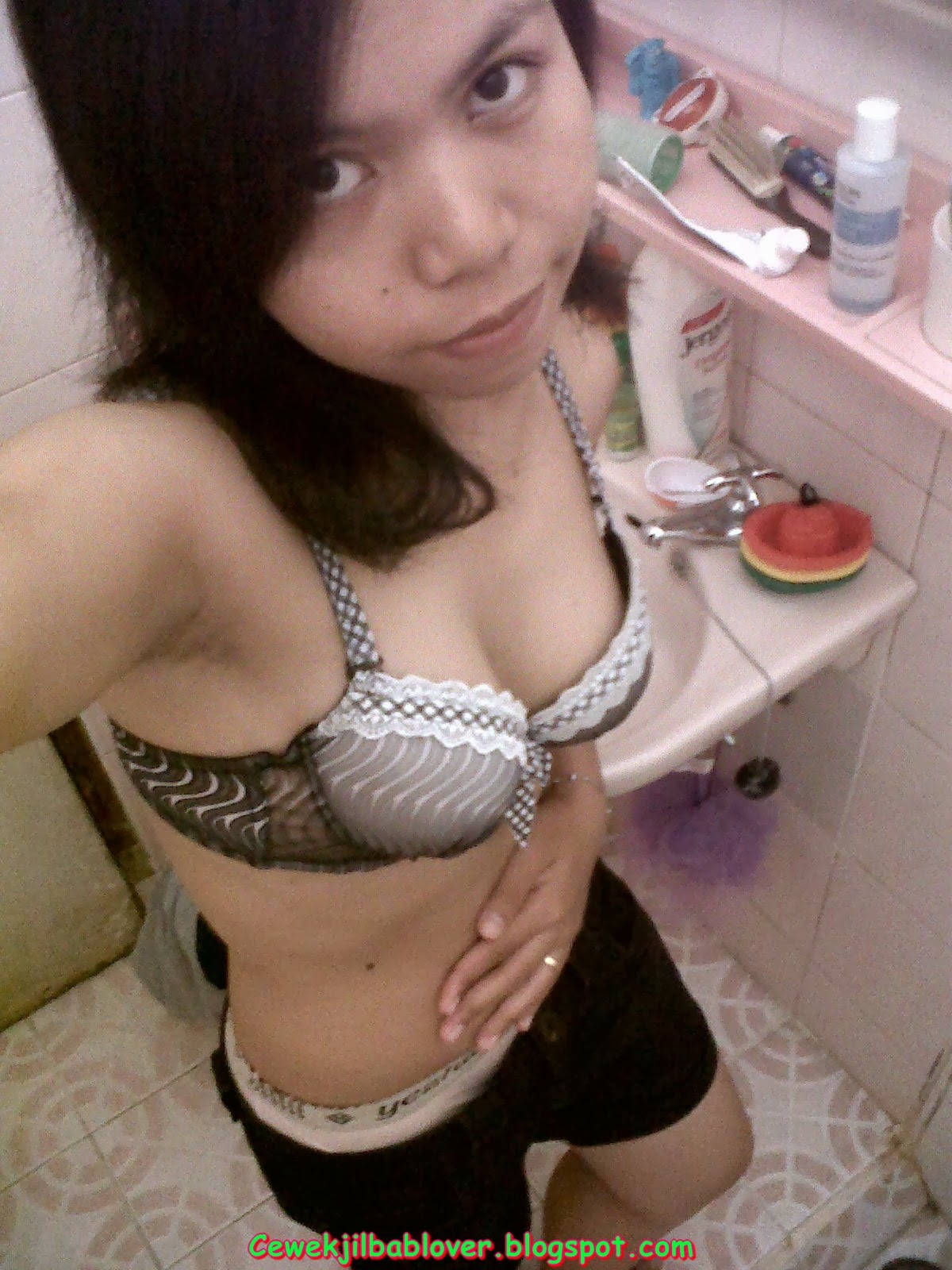 viral-aksi-tiga-wanita-asik-jogetan-di-lampu-merah-netizen-harga-diri-dijual-obral