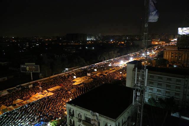 FOTO-FOTO: 1 Juta Massa Pendukung Mursi Shalat Tarawih &quot;Medan Kebangkitan&quot;