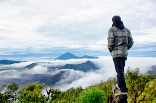 Perbandingan Bromo Musim Kemarau dengan Musim Penghujan