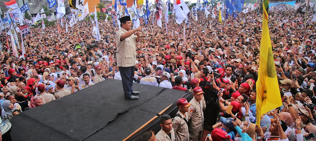 Dilarang Didalam Stadion Pakansari, Kampanye Prabowo Dipenuhi Lautan Massa