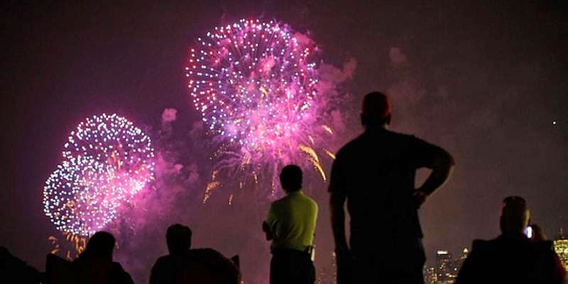 Indahnya Kembang Api Perayaan Tahun Baru 2016 di Berbagai Tempat