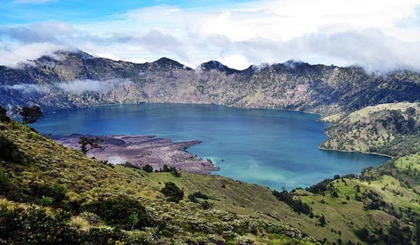 Inilah 5 Pemandangan Alam Paling Indah di Indonesia