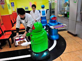 Uniknya Restoran Robot di Harbin, China