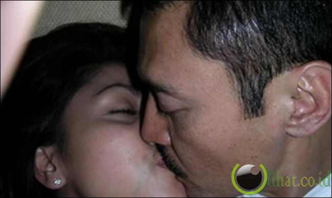 Diantara Para Artis Ini, Siapa Yang Ciumannya Paling Hot ! [+foto]