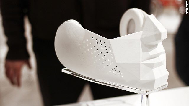 Topeng ini Bisa Bikin Jadi Iron Man 