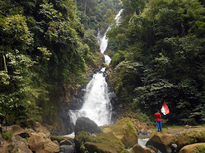 destinasi-alam-air-terjun-bikin-kita-betah-berlama-lama-di-tkp