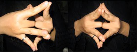 Mengapa Cincin Pernikahan Dipasang di Jari Manis?