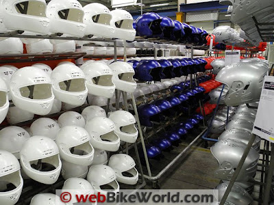 PROSES PEMBUATAN HELM STANDAR MOTOGP