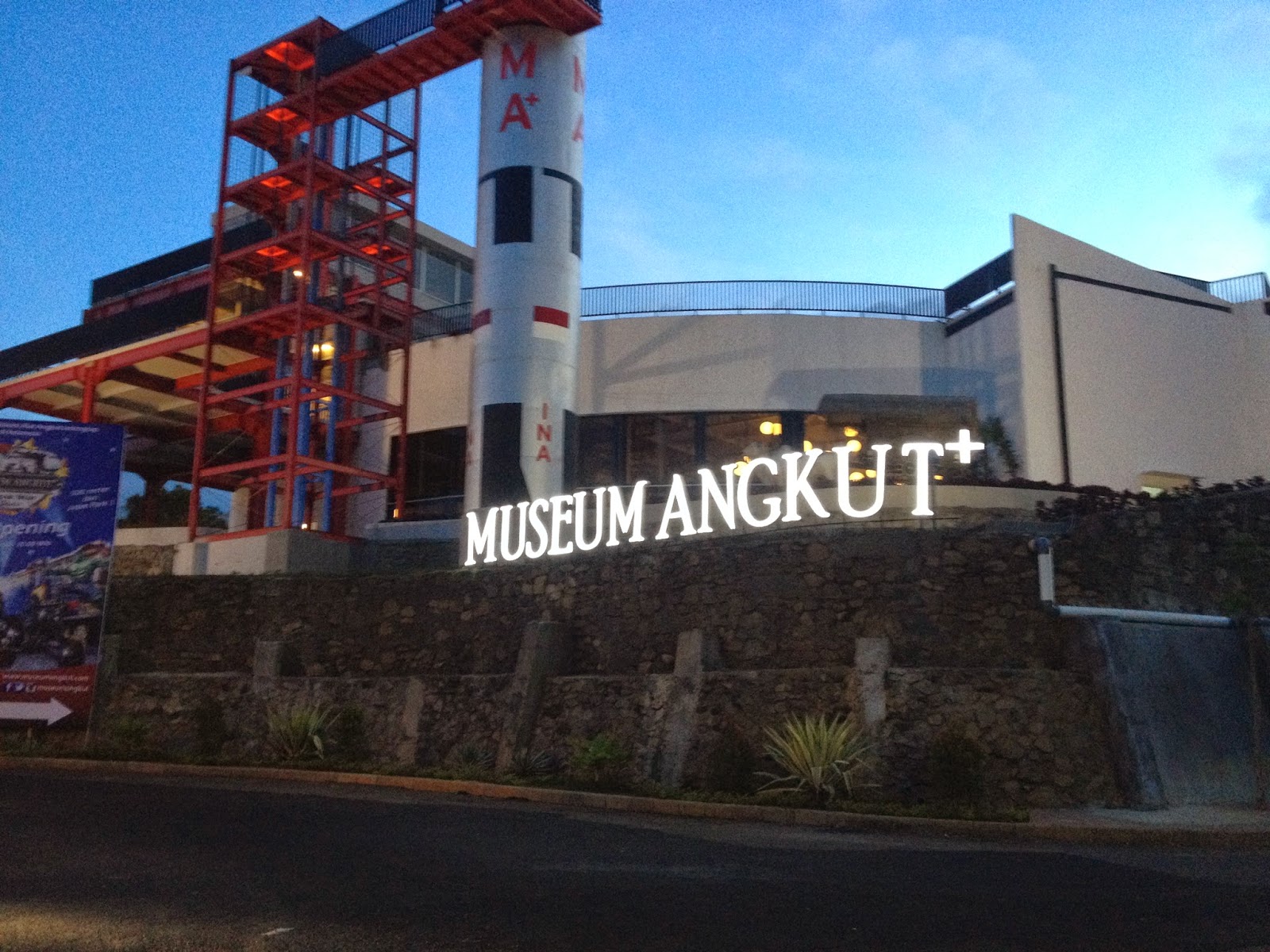 Yuk...Traveling Ke Museum Angkut!