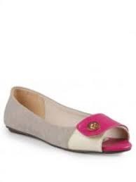 SEPATU YANG TREND DIGUNAKAN WANITA