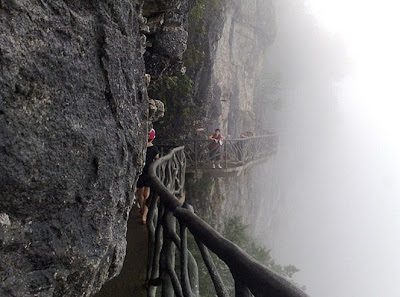 Mengenal Lebih Dekat (Heaven's Gate Mountain) : Pintu Langit Di China