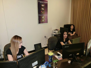 Salah Satu Web Mempublikasikan Foto Oprator & Susana Kantor Tempat Mereka Bekerja