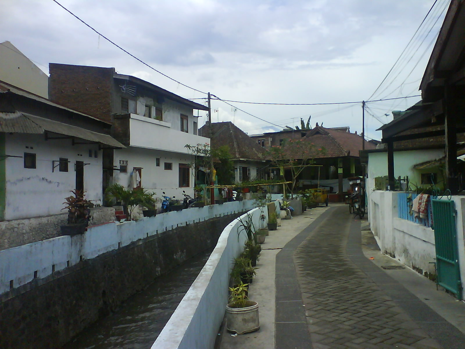 KAMPUNG TANPA HALAMAN