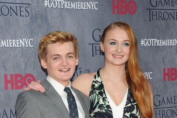 PDKT dengan Sophie Turner, Si Lady Sansa Stark yang jadi X-Men!