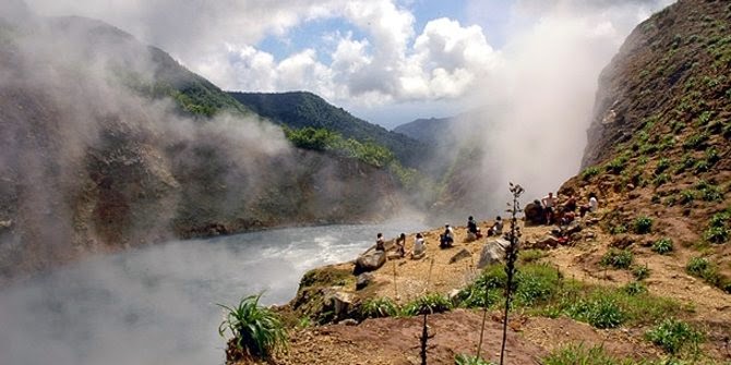 Bertandang ke 5 Danau Unik di Dunia