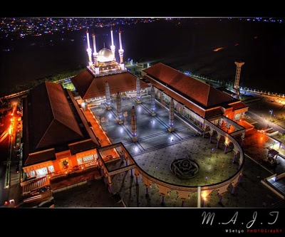 10 Masjid Paling Indah dan Termegah Di Indonesia