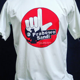 Penjual Kaus Prabowo - Sandiaga di Acara Munajat 212 Merasakan Sepi Pembeli