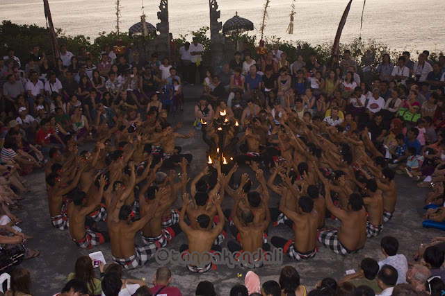 Tari Kecak dan Api Uluwatu, Kolaborasi Spektakuler Alam dan Budaya