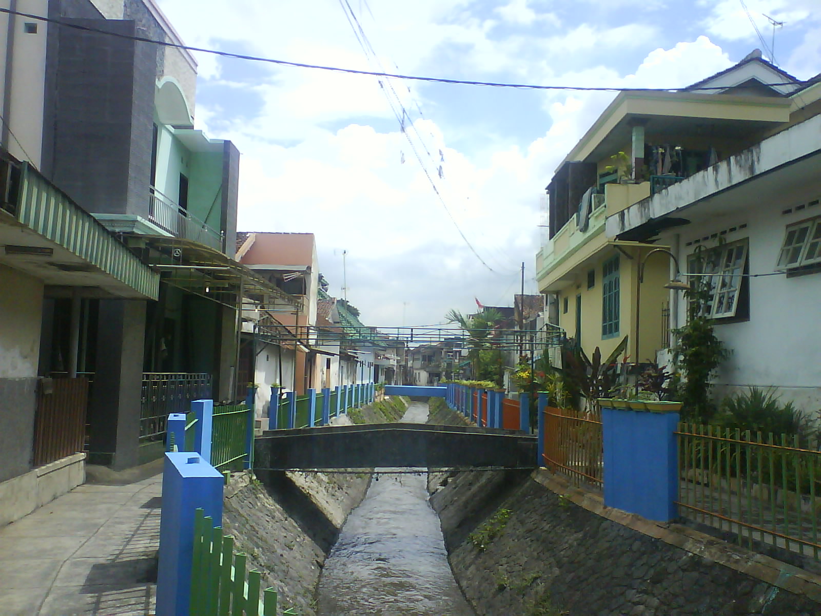 KAMPUNG TANPA HALAMAN