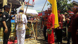 Ritual Singer Manetes Hinting Bunu &quot;Sidang Adat Dayak Kalimantan&quot;