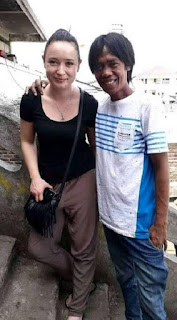 7 Foto Ini Buktikan Kalau Cinta Tak Memandang Fisik, Nomor 1 So Sweet Banget!
